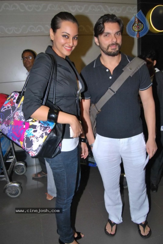 Bolly Celebs Leave for IIFA Awards Event - 84 / 93 photos