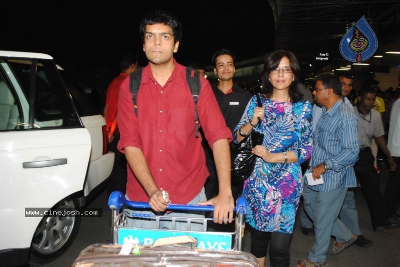 Bolly Celebs Leave for IIFA Awards Event - 90 / 93 photos