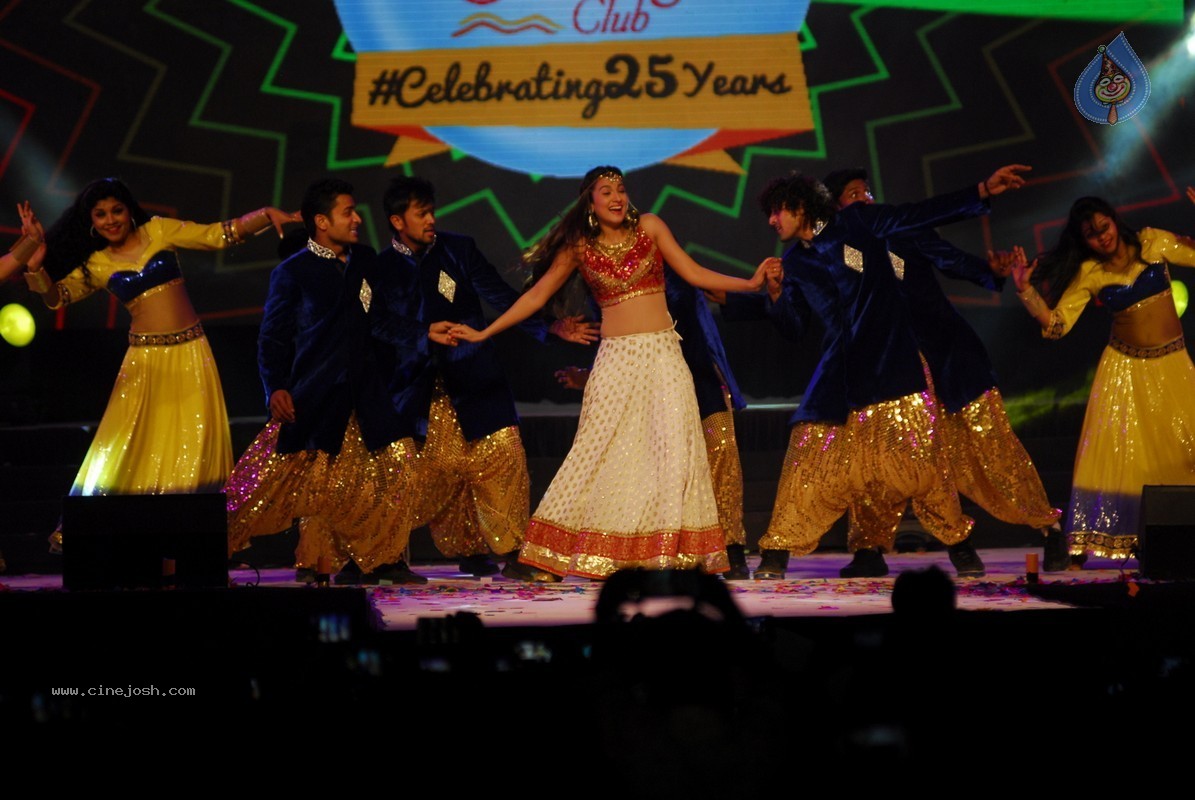 Bolly Celebs Perform at New Year Eve 2015 Celebrations - 15 / 107 photos