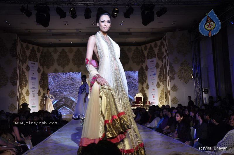 Bolly Celebs Ramp Walk at Mijwan Show - 6 / 138 photos