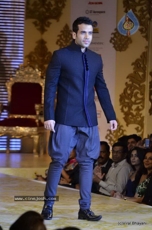Bolly Celebs Ramp Walk at Mijwan Show - 17 / 138 photos