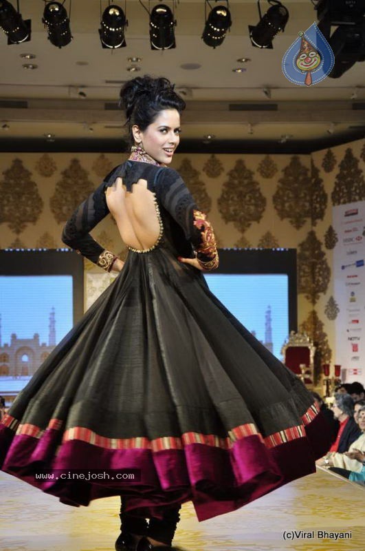 Bolly Celebs Ramp Walk at Mijwan Show - 22 / 138 photos