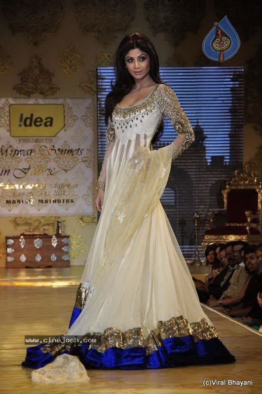 Bolly Celebs Ramp Walk at Mijwan Show - 25 / 138 photos
