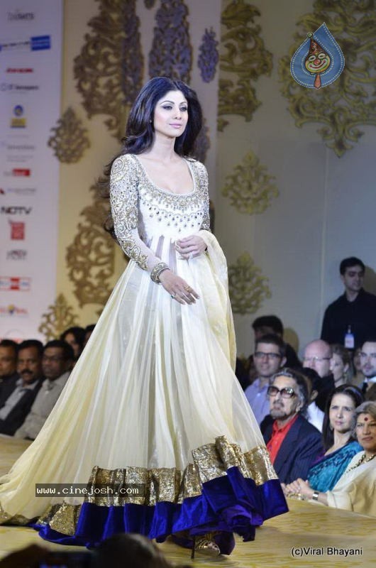 Bolly Celebs Ramp Walk at Mijwan Show - 31 / 138 photos