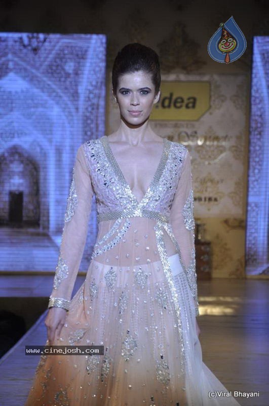Bolly Celebs Ramp Walk at Mijwan Show - 38 / 138 photos