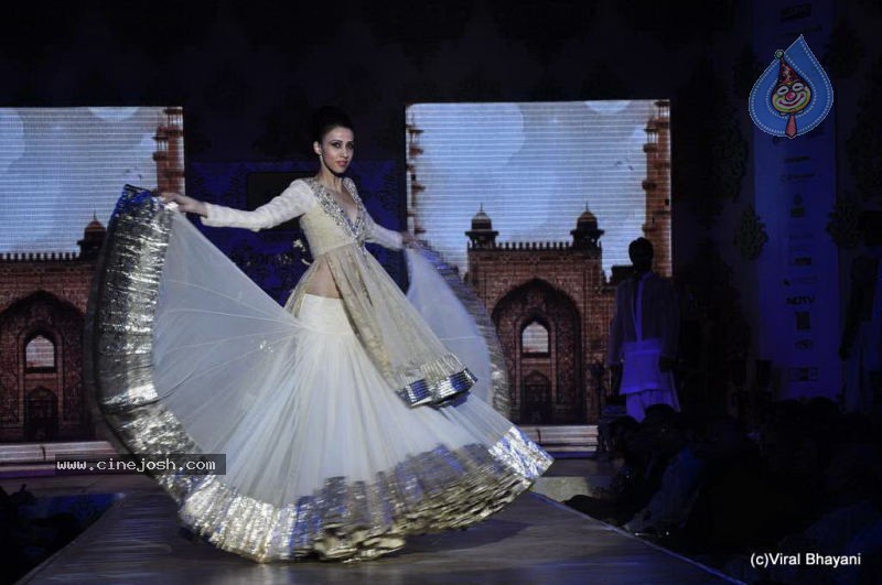 Bolly Celebs Ramp Walk at Mijwan Show - 44 / 138 photos