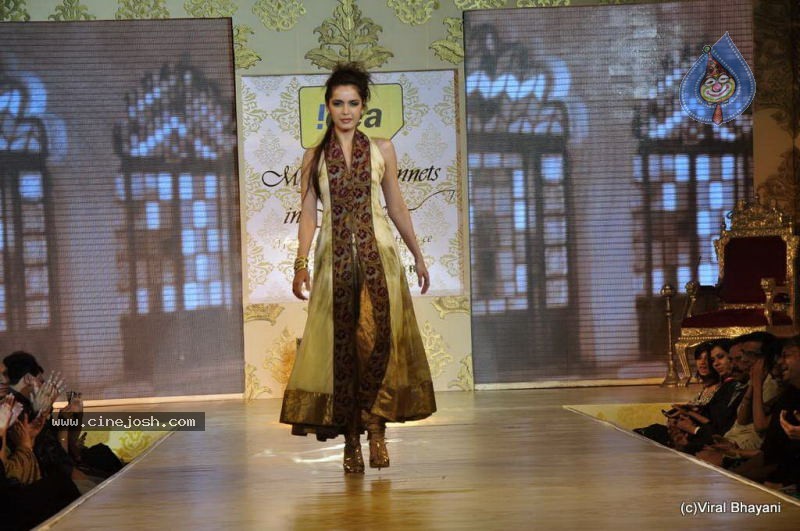 Bolly Celebs Ramp Walk at Mijwan Show - 47 / 138 photos
