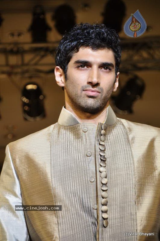 Bolly Celebs Ramp Walk at Mijwan Show - 60 / 138 photos