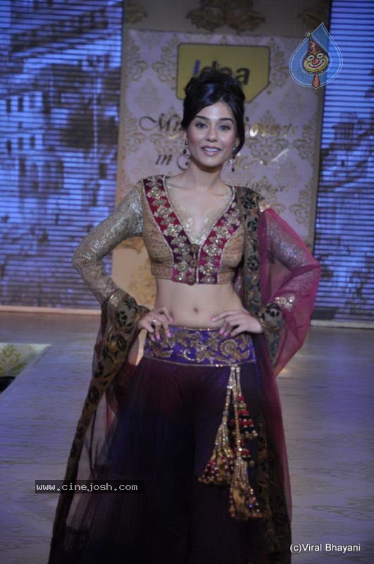 Bolly Celebs Ramp Walk at Mijwan Show - 66 / 138 photos