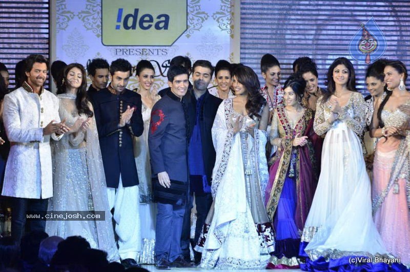Bolly Celebs Ramp Walk at Mijwan Show - 69 / 138 photos