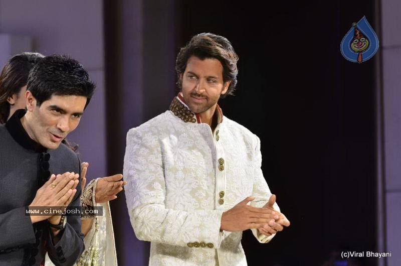 Bolly Celebs Ramp Walk at Mijwan Show - 77 / 138 photos