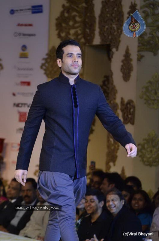 Bolly Celebs Ramp Walk at Mijwan Show - 79 / 138 photos