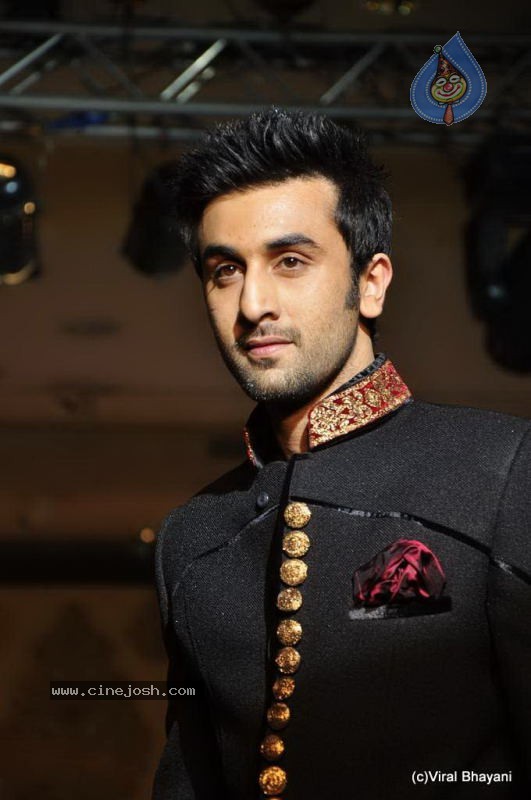 Bolly Celebs Ramp Walk at Mijwan Show - 82 / 138 photos