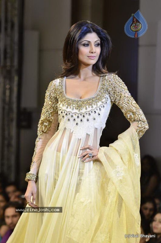 Bolly Celebs Ramp Walk at Mijwan Show - 85 / 138 photos