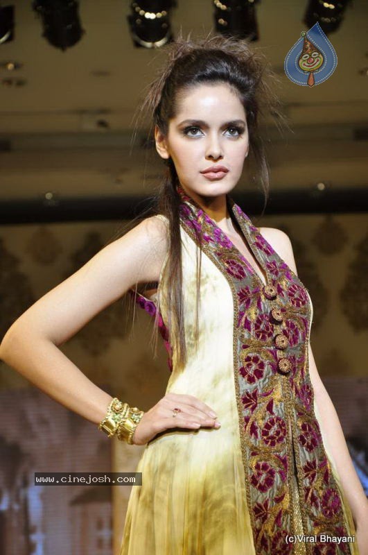 Bolly Celebs Ramp Walk at Mijwan Show - 101 / 138 photos