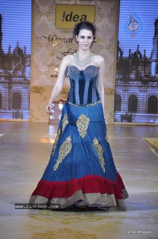 Bolly Celebs Ramp Walk at Mijwan Show - 116 / 138 photos