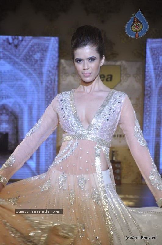 Bolly Celebs Ramp Walk at Mijwan Show - 119 / 138 photos