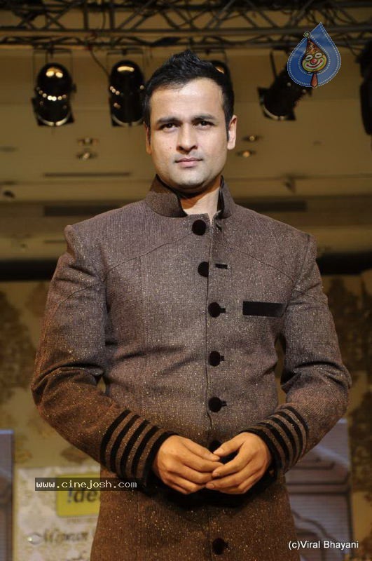Bolly Celebs Ramp Walk at Mijwan Show - 131 / 138 photos