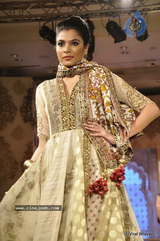 Bolly Celebs Ramp Walk at Mijwan Show - 134 / 138 photos