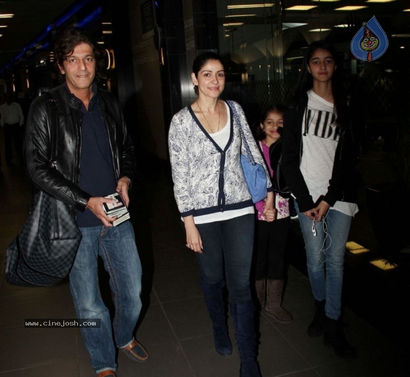 Bolly Celebs Snapped at Airport - 4 / 26 photos