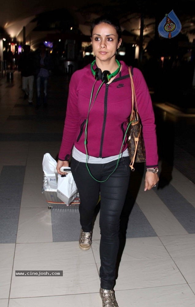 Bolly Celebs Snapped at Airport - 5 / 26 photos