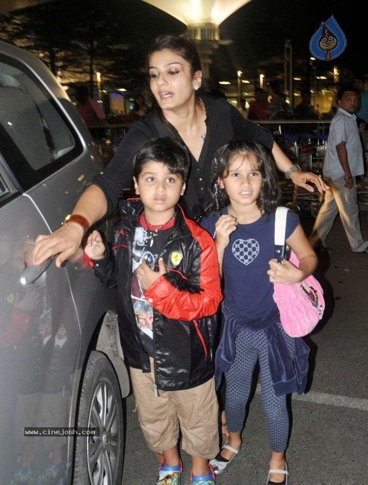 Bolly Celebs Snapped at Airport - 23 / 26 photos