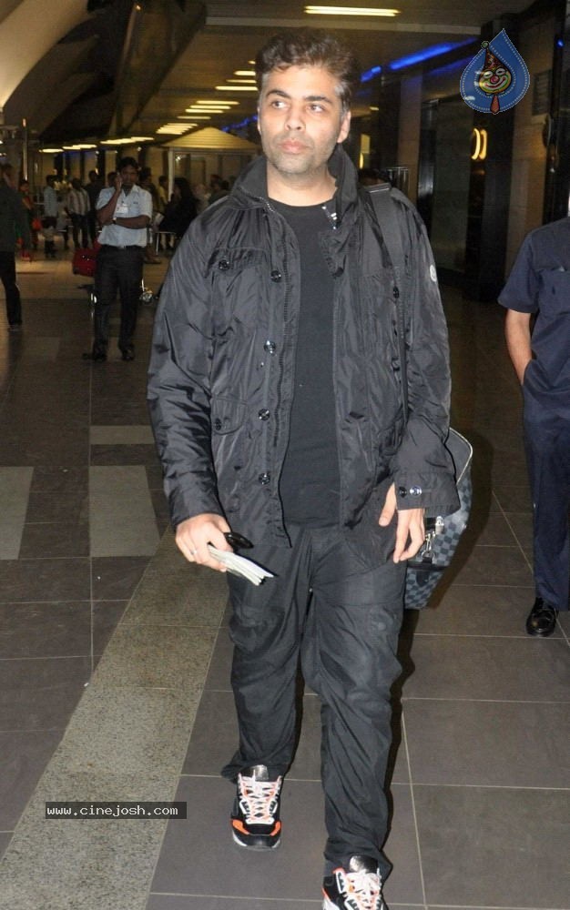 Bolly Celebs Snapped at Airport - 24 / 26 photos