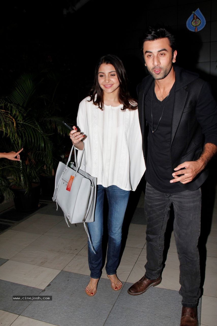 Bolly Celebs Snapped at Mumbai Airport - 26 / 57 photos