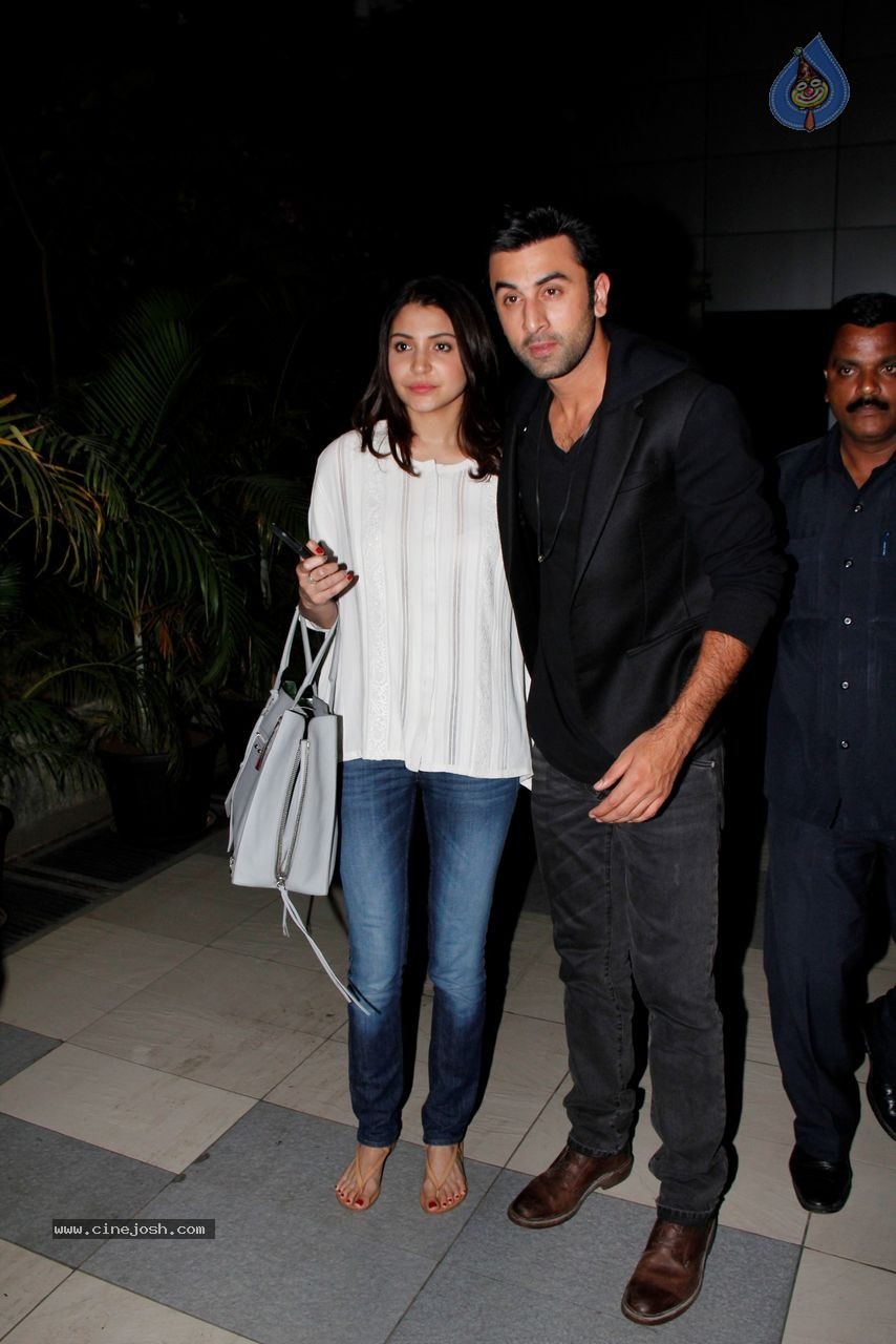 Bolly Celebs Snapped at Mumbai Airport - 36 / 57 photos