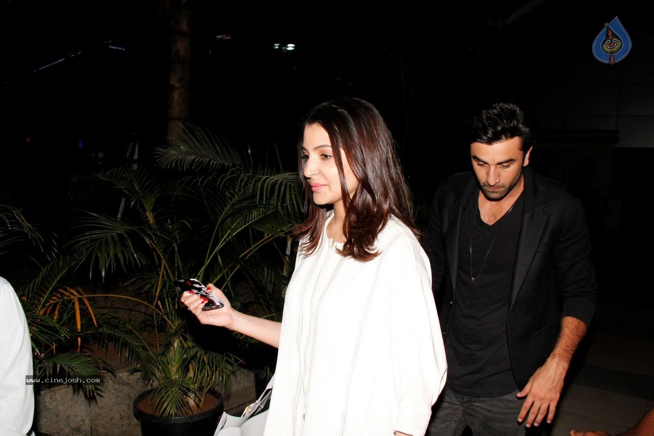 Bolly Celebs Snapped at Mumbai Airport - 46 / 57 photos