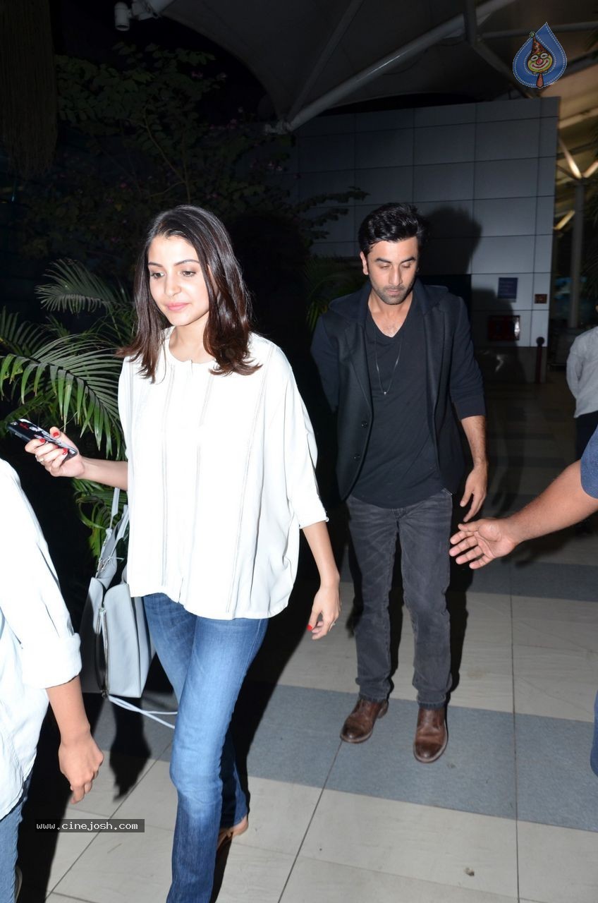 Bolly Celebs Snapped at Mumbai Airport - 56 / 57 photos