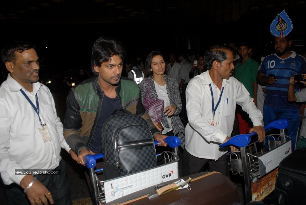 Bolly Celebs Snapped Leaving for IIFA 2014 - 22 / 77 photos