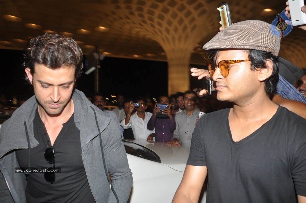 Bolly Celebs Snapped Leaving for IIFA 2014 - 40 / 77 photos