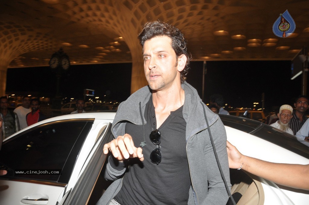 Bolly Celebs Snapped Leaving for IIFA 2014 - 41 / 77 photos