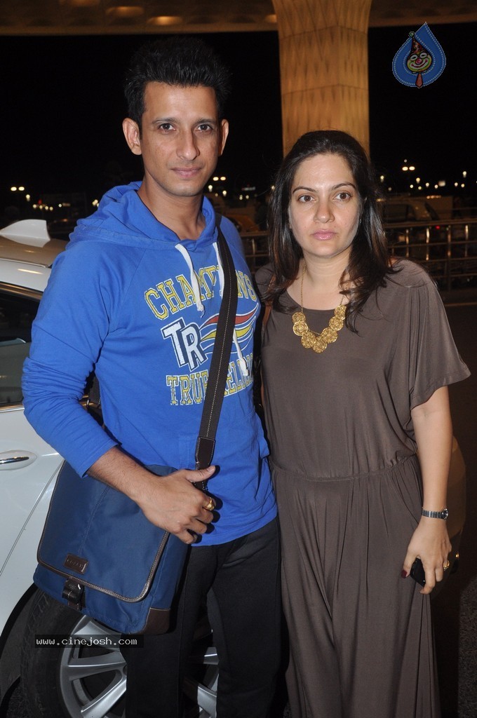 Bolly Celebs Snapped Leaving for IIFA 2014 - 75 / 77 photos