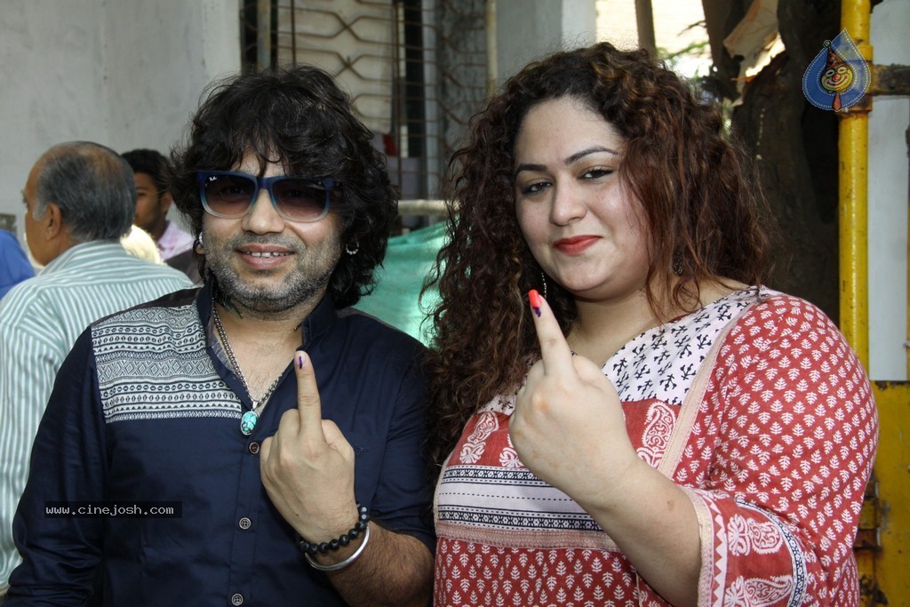 Bolly Celebs Snapped Voting for Loksabha Polls 2014 - 32 / 233 photos