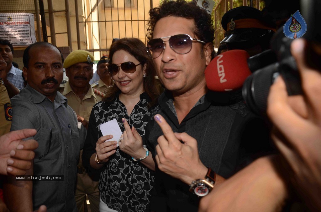 Bolly Celebs Snapped Voting for Loksabha Polls 2014 - 66 / 233 photos