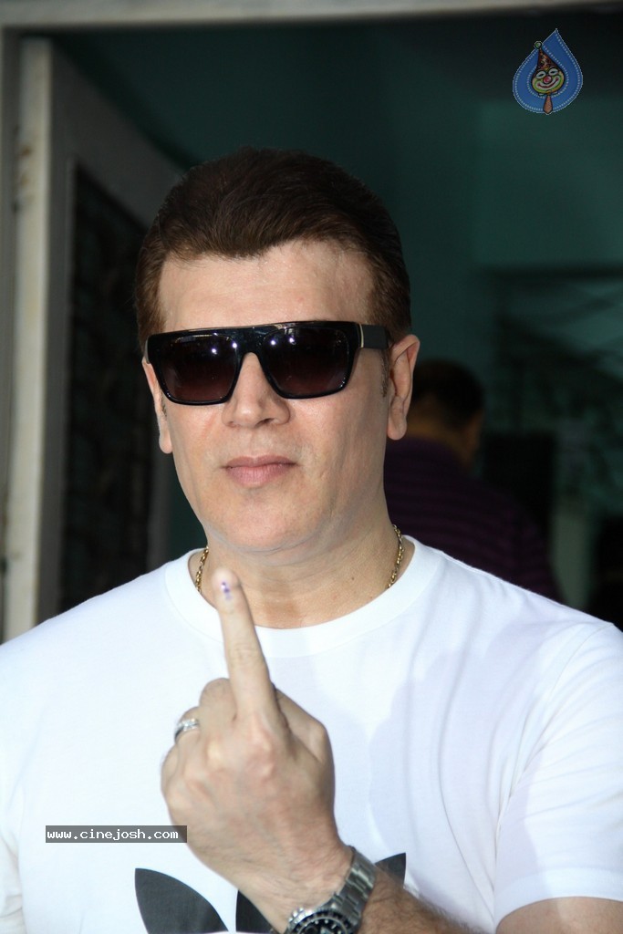 Bolly Celebs Snapped Voting for Loksabha Polls 2014 - 71 / 233 photos