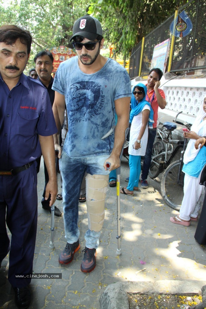 Bolly Celebs Snapped Voting for Loksabha Polls 2014 - 80 / 233 photos