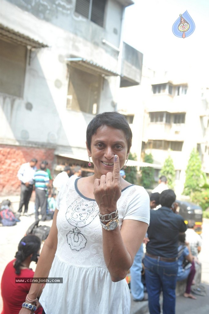 Bolly Celebs Snapped Voting for Loksabha Polls 2014 - 84 / 233 photos