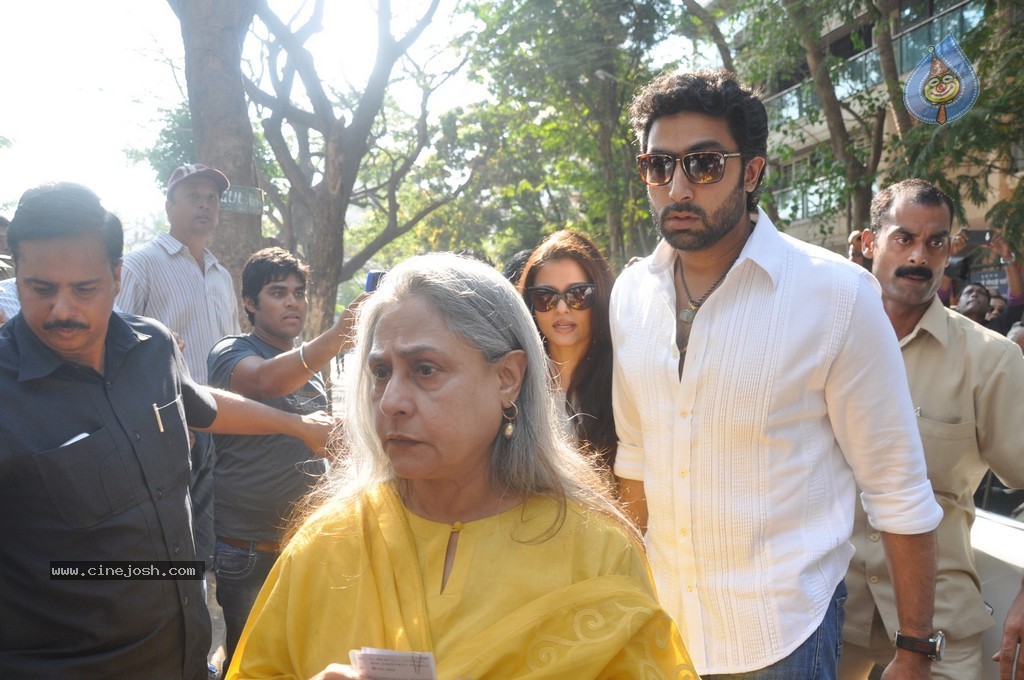 Bolly Celebs Snapped Voting for Loksabha Polls 2014 - 101 / 233 photos