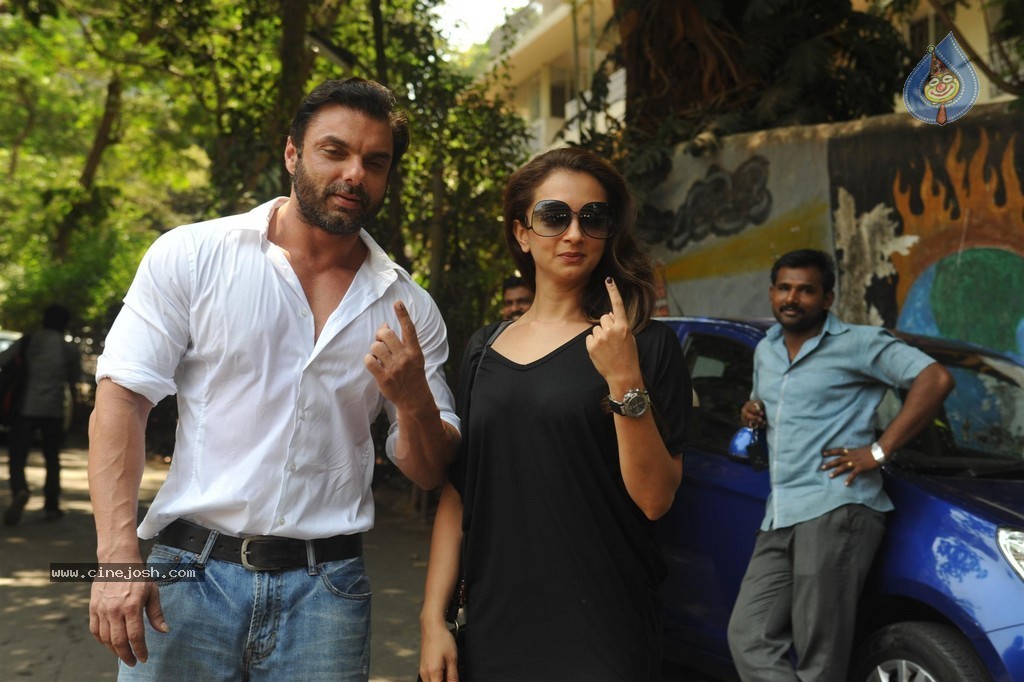 Bolly Celebs Snapped Voting for Loksabha Polls 2014 - 120 / 233 photos