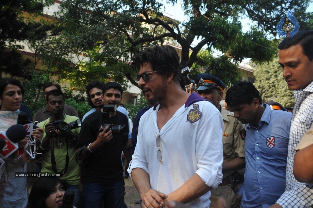 Bolly Celebs Snapped Voting for Loksabha Polls 2014 - 122 / 233 photos