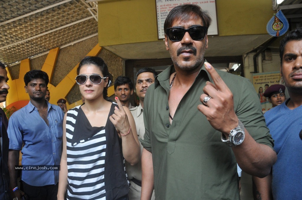 Bolly Celebs Snapped Voting for Loksabha Polls 2014 - 132 / 233 photos