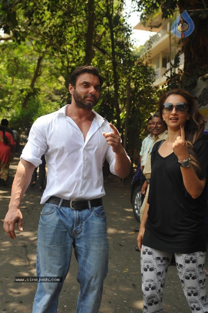 Bolly Celebs Snapped Voting for Loksabha Polls 2014 - 137 / 233 photos