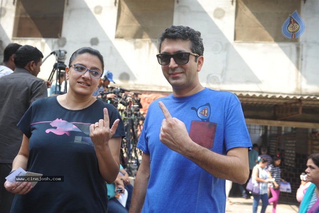 Bolly Celebs Snapped Voting for Loksabha Polls 2014 - 148 / 233 photos