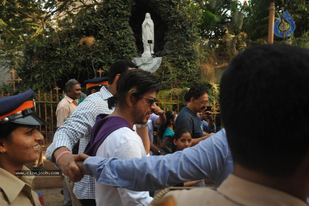 Bolly Celebs Snapped Voting for Loksabha Polls 2014 - 154 / 233 photos