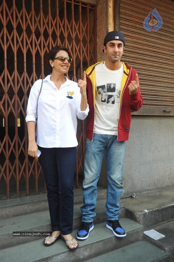 Bolly Celebs Snapped Voting for Loksabha Polls 2014 - 156 / 233 photos