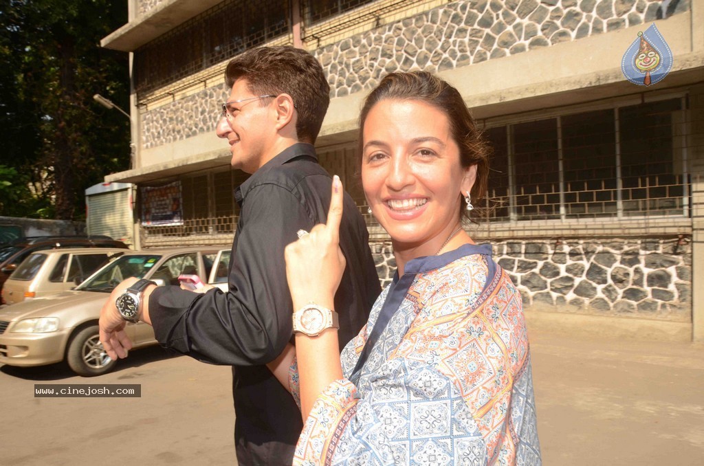 Bolly Celebs Snapped Voting for Loksabha Polls 2014 - 161 / 233 photos