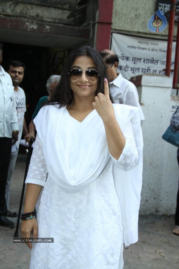 Bolly Celebs Snapped Voting for Loksabha Polls 2014 - 172 / 233 photos